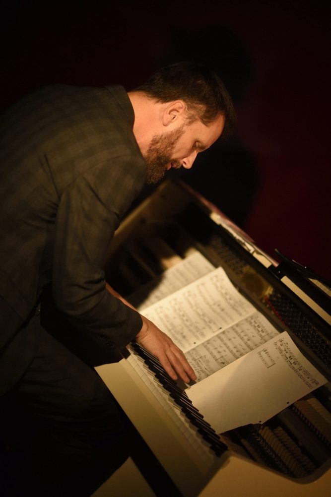 Superfro Walhalla Wiesbaden Simon Höneß Klavier Moderation Frowin Ickler Kontrabass Bassgitarre Jan Beiling Saxophon David Tröscher Perkussion Schlagzeug Jazz 16.05.2019 Superfro Walhalla Wiesbaden Simon Höneß Klavier Moderation Frowin Ickler Kontrabass Bassgitarre Jan Beiling Saxophon David Tröscher Perkussion Schlagzeug Jazz 16.05.2019